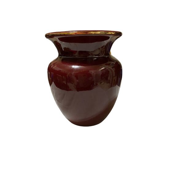 Vintage Small Oxblood Royal Haeger Urn With Gold Floral and Butterflies - Picture 2 of 4